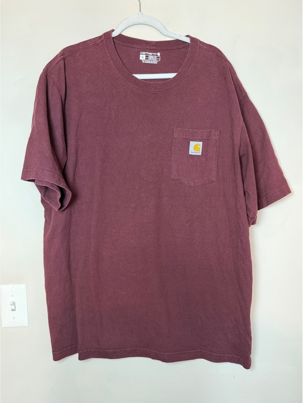 Carhartt Men's XL Loose Fit Short Sleeve Pocket T-shirt. Burgundy.